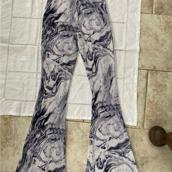 NWT Nasty Gal Tie Dye Print Plisse High Waisted Flare Pants - Picture 7 of 12